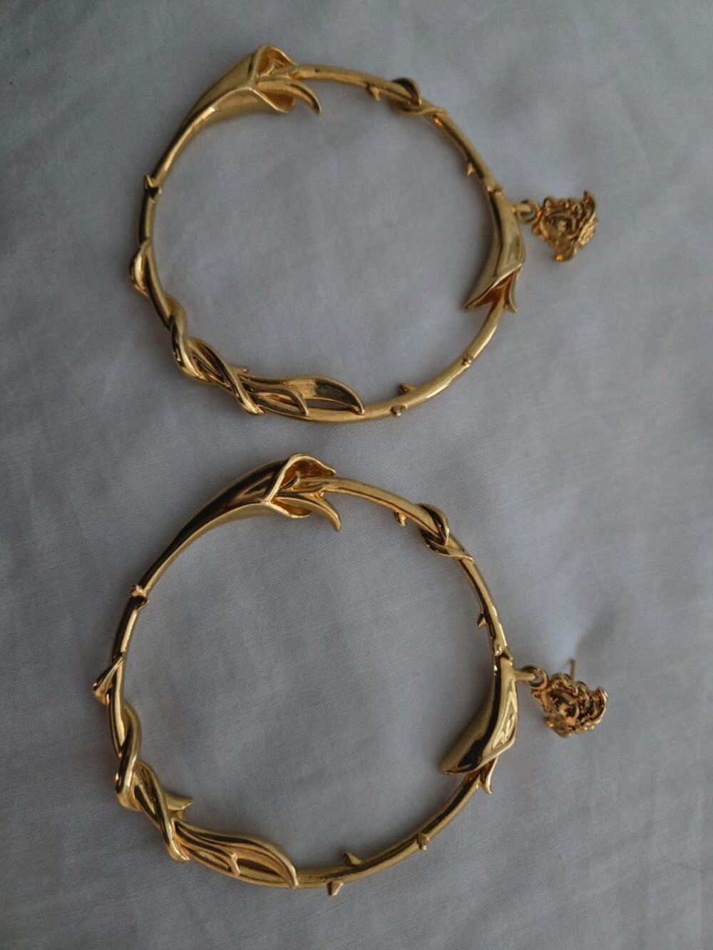 Versace hoop earrings - Picture 4 of 4
